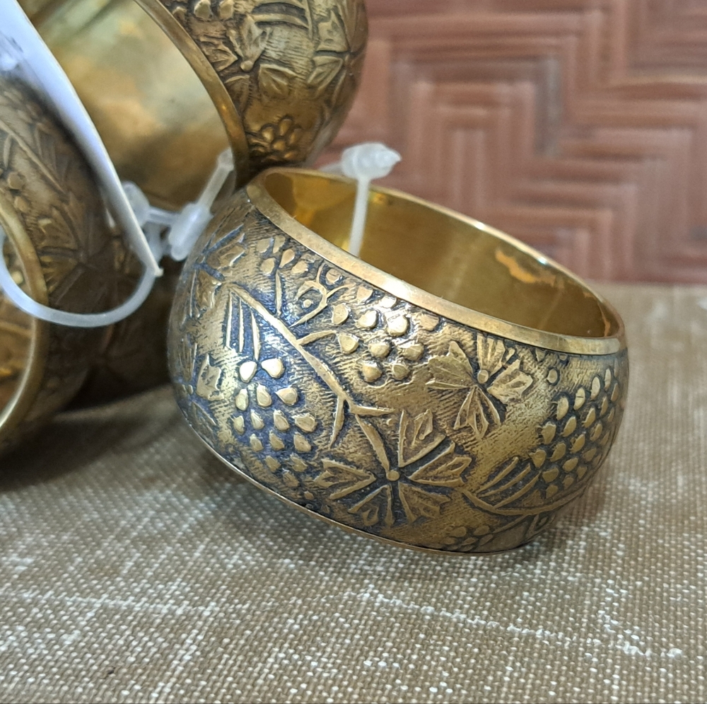 Brass Napkin Rings (4) Embossed Grape Leaf - Picture 4 of 6